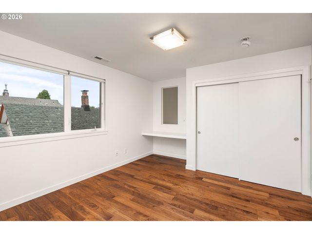 1661 Se TENINO St, Portland, OR 97202