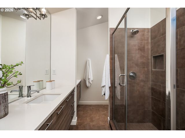 1661 Se TENINO St, Portland, OR 97202