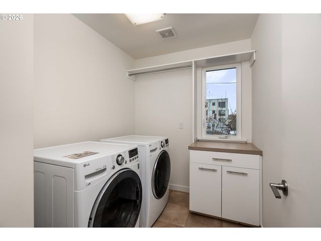 1661 Se TENINO St, Portland, OR 97202