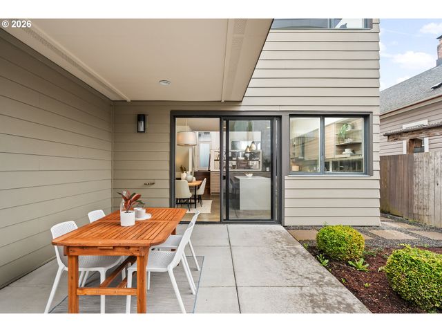 1661 Se TENINO St, Portland, OR 97202