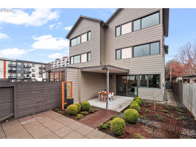 1661 Se TENINO St, Portland, OR 97202