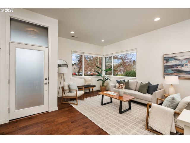 1661 Se TENINO St, Portland, OR 97202