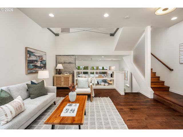 1661 Se TENINO St, Portland, OR 97202