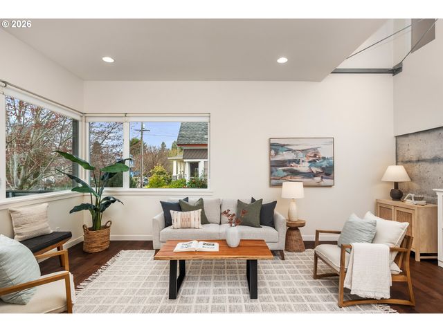 1661 Se TENINO St, Portland, OR 97202