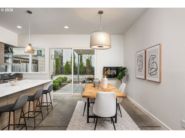 1661 Se TENINO St, Portland, OR 97202