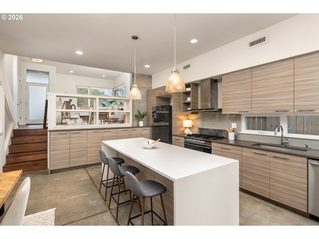 1661 Se TENINO St, Portland, OR 97202