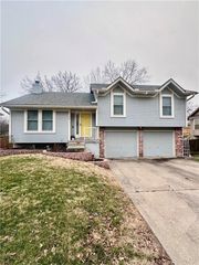 1126 SW Eastman Court, Blue Springs, MO 64015