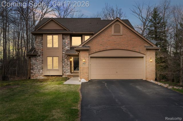 5146 Lagoons Circle 22, West Bloomfield Charter Township, MI 48323