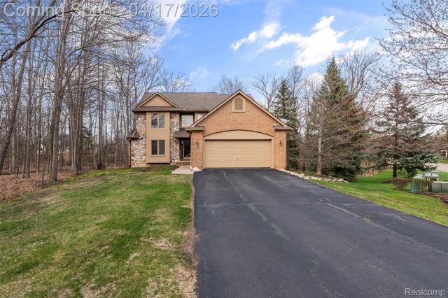 5146 Lagoons Circle 22, West Bloomfield Charter Township, MI 48323