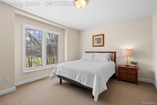 5146 Lagoons Circle 22, West Bloomfield Charter Township, MI 48323