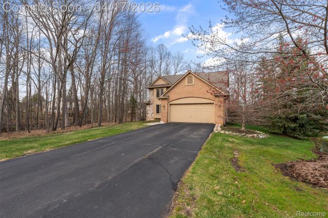 5146 Lagoons Circle 22, West Bloomfield Charter Township, MI 48323