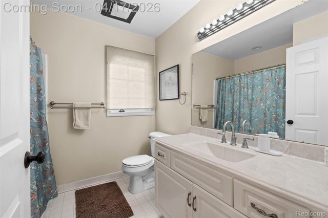5146 Lagoons Circle 22, West Bloomfield Charter Township, MI 48323