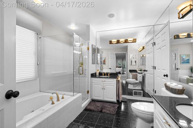 5146 Lagoons Circle 22, West Bloomfield Charter Township, MI 48323