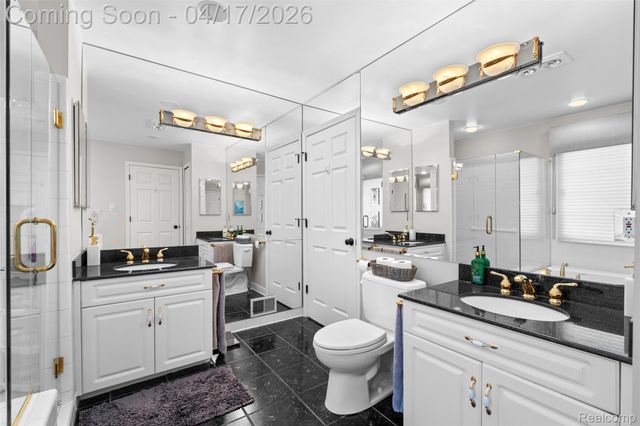 5146 Lagoons Circle 22, West Bloomfield Charter Township, MI 48323