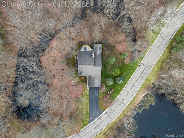 5146 Lagoons Circle 22, West Bloomfield Charter Township, MI 48323