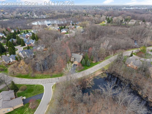 5146 Lagoons Circle 22, West Bloomfield Charter Township, MI 48323