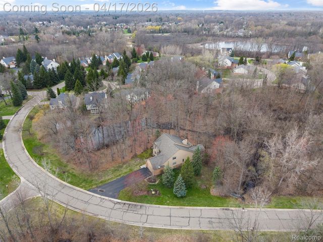 5146 Lagoons Circle 22, West Bloomfield Charter Township, MI 48323