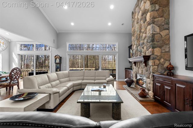 5146 Lagoons Circle 22, West Bloomfield Charter Township, MI 48323