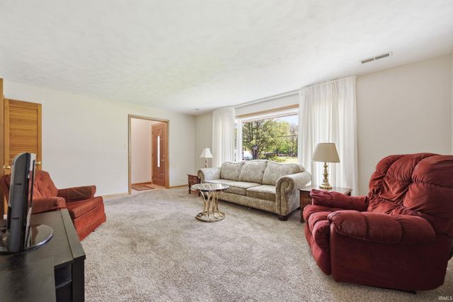 705 Oxford Road, Anderson, IN 46012