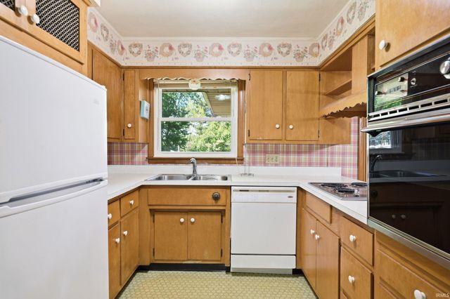 705 Oxford Road, Anderson, IN 46012