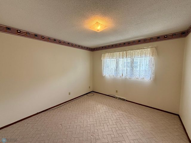 1614 S 27th Avenue S, Moorhead, MN 56560