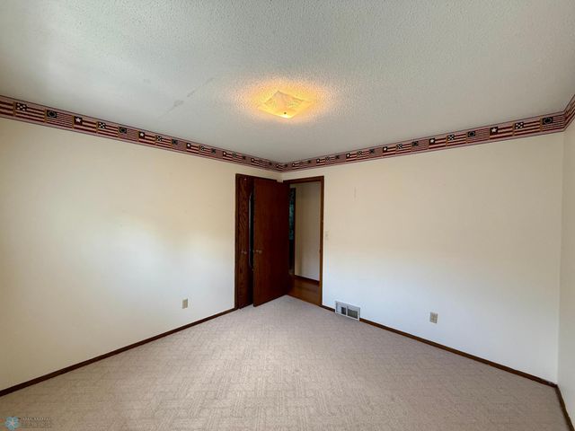 1614 S 27th Avenue S, Moorhead, MN 56560