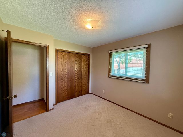 1614 S 27th Avenue S, Moorhead, MN 56560