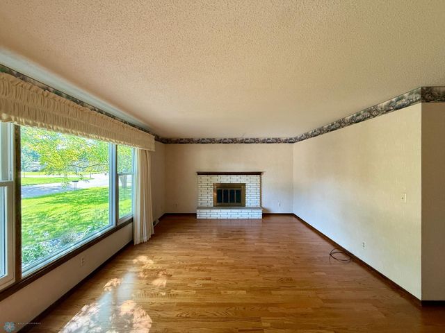 1614 S 27th Avenue S, Moorhead, MN 56560