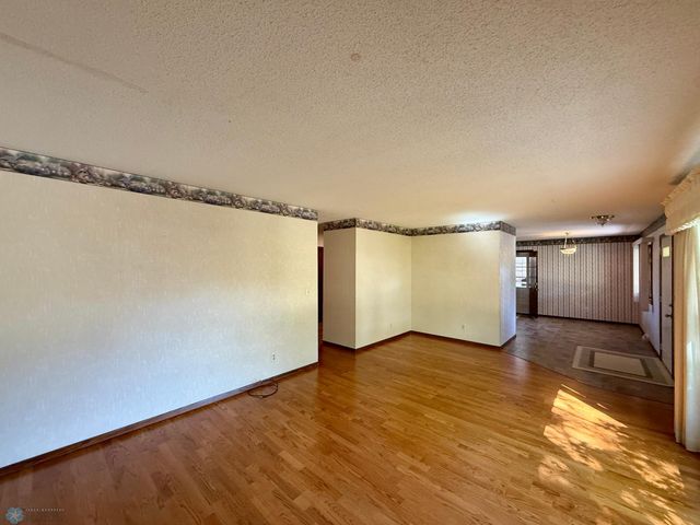 1614 S 27th Avenue S, Moorhead, MN 56560