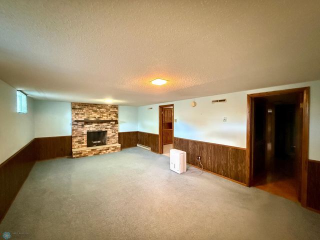 1614 S 27th Avenue S, Moorhead, MN 56560
