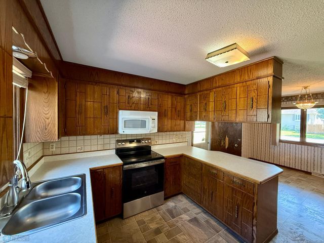 1614 S 27th Avenue S, Moorhead, MN 56560