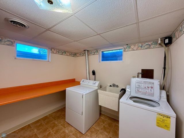 1614 S 27th Avenue S, Moorhead, MN 56560