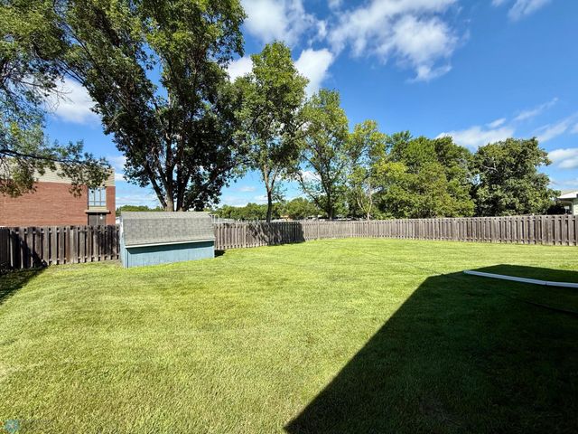 1614 S 27th Avenue S, Moorhead, MN 56560