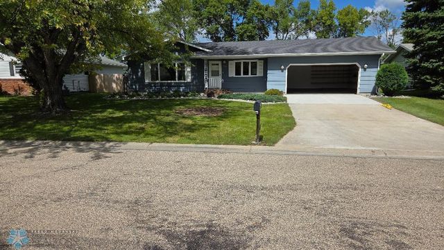 1614 S 27th Avenue S, Moorhead, MN 56560