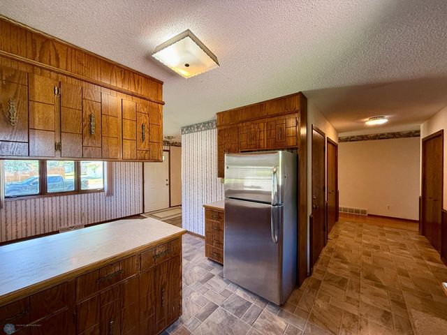 1614 S 27th Avenue S, Moorhead, MN 56560