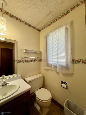 1614 S 27th Avenue S, Moorhead, MN 56560