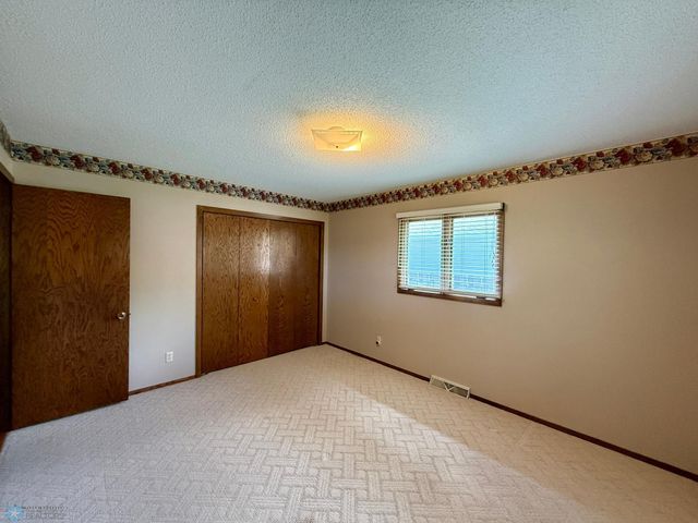 1614 S 27th Avenue S, Moorhead, MN 56560