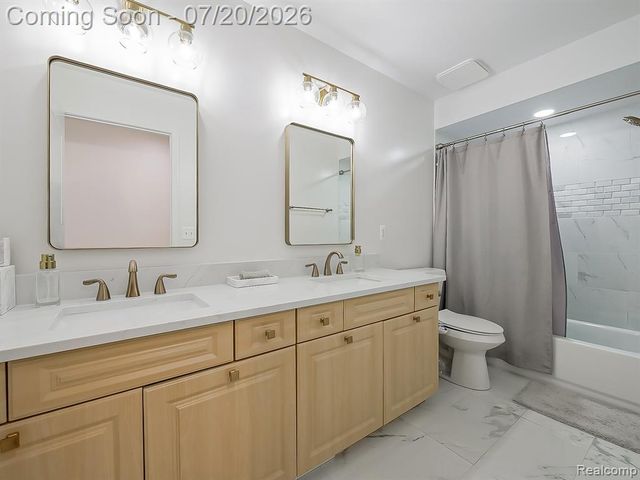 57633 Yorkshire Drive, Washington, MI 48094