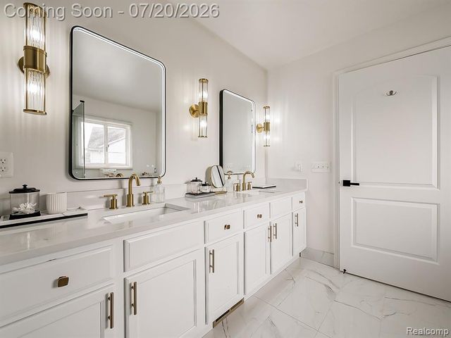 57633 Yorkshire Drive, Washington, MI 48094