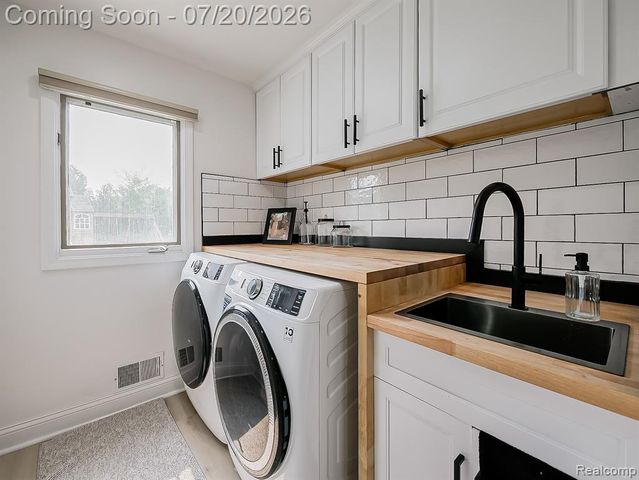 57633 Yorkshire Drive, Washington, MI 48094