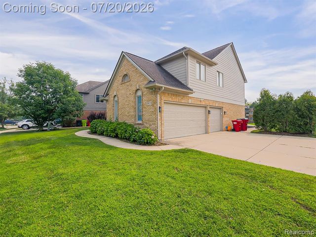 57633 Yorkshire Drive, Washington, MI 48094