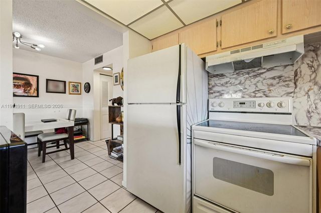 126 Canterbury E 126, West Palm Beach, FL 33417