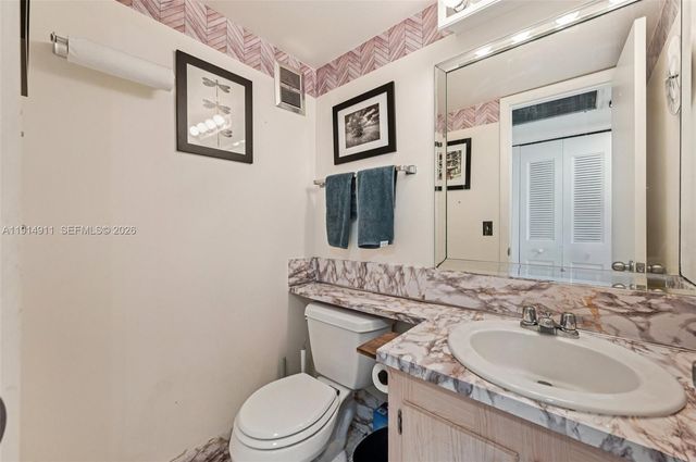 126 Canterbury E 126, West Palm Beach, FL 33417