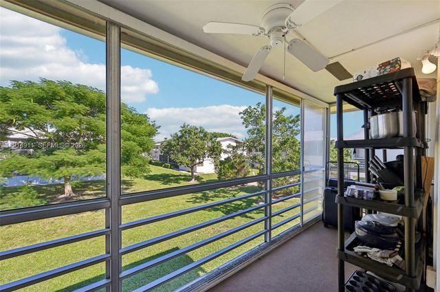 126 Canterbury E 126, West Palm Beach, FL 33417