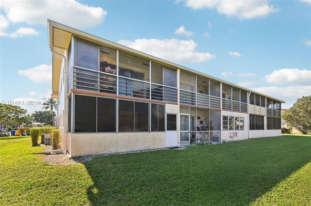 126 Canterbury E 126, West Palm Beach, FL 33417