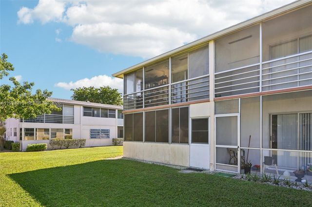 126 Canterbury E 126, West Palm Beach, FL 33417