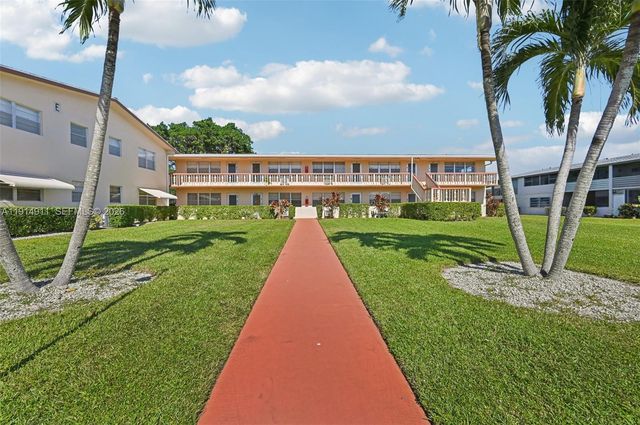 126 Canterbury E 126, West Palm Beach, FL 33417