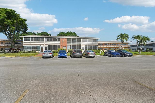 126 Canterbury E 126, West Palm Beach, FL 33417