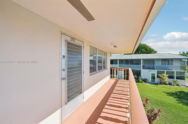 126 Canterbury E 126, West Palm Beach, FL 33417