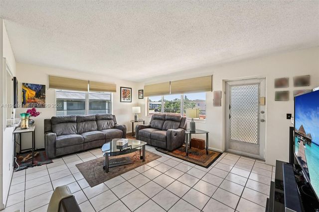 126 Canterbury E 126, West Palm Beach, FL 33417